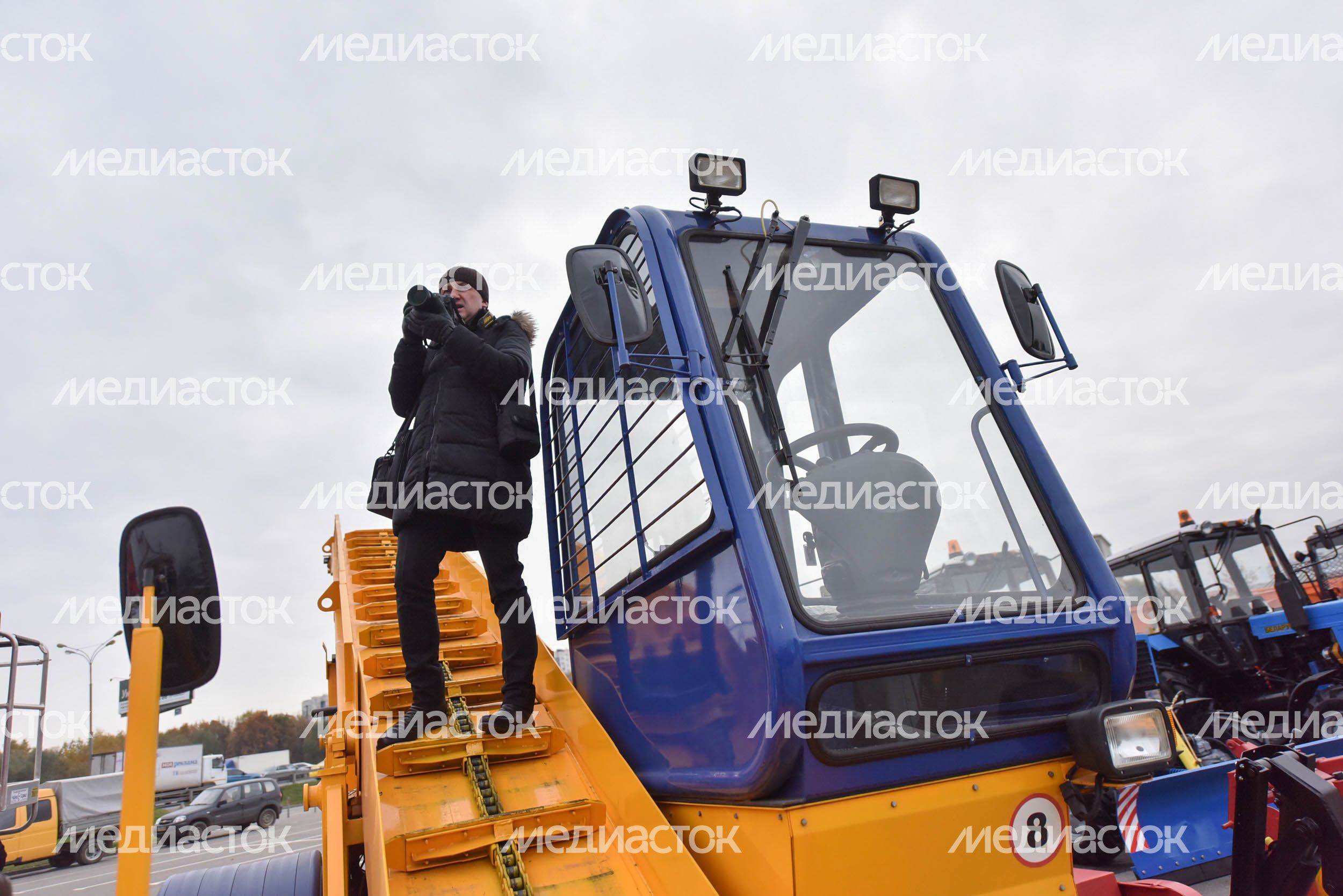 Муниципалитеты Подмосковья получили 79 единиц техники ЖКХ