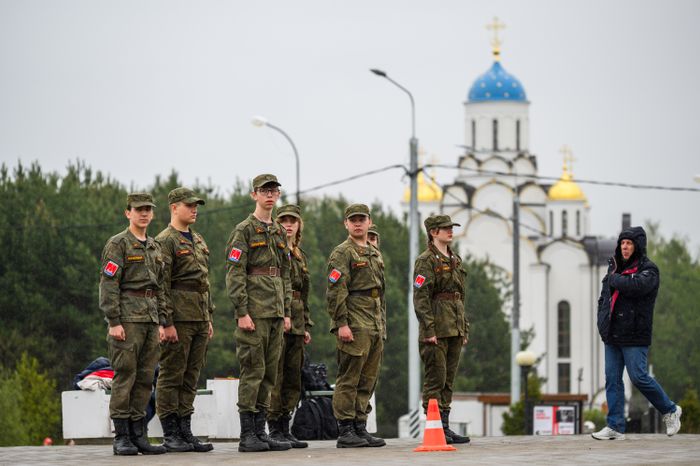 Военно-патриотическая игра «Юнармия, вперед!», посвященная Дню Победы, в Горках Ленинских