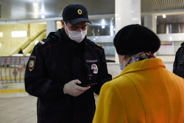 Проверка электронных пропусков в московском метро