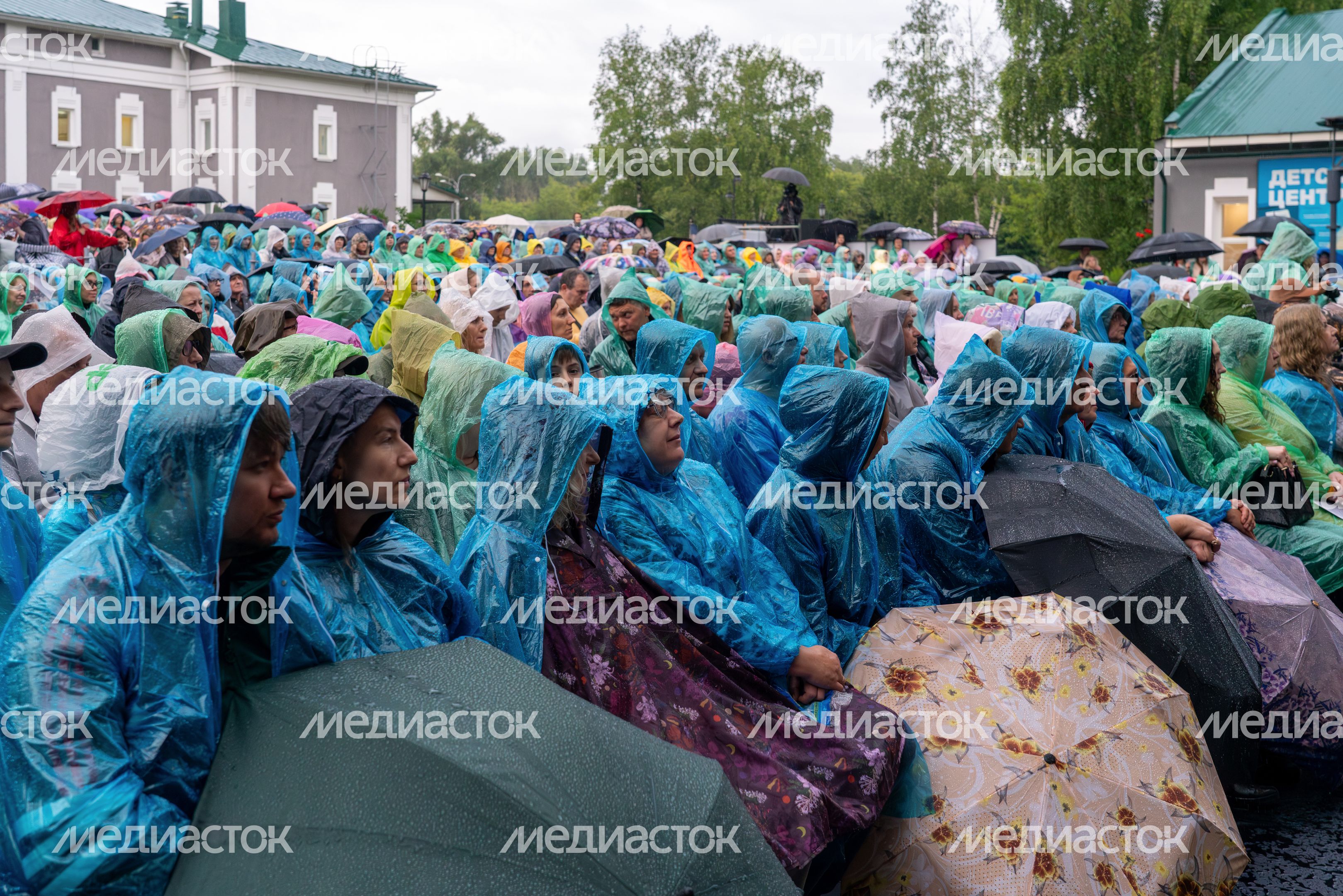 Зрители спектакля-концерта «Бедные люди» на XII Международном фестивале искусств П.И. Чайковского в Клину Зрители спектакля-концерта «Бедные люди» на XII Международном фестивале искусств П.И. Чайковского в Клину