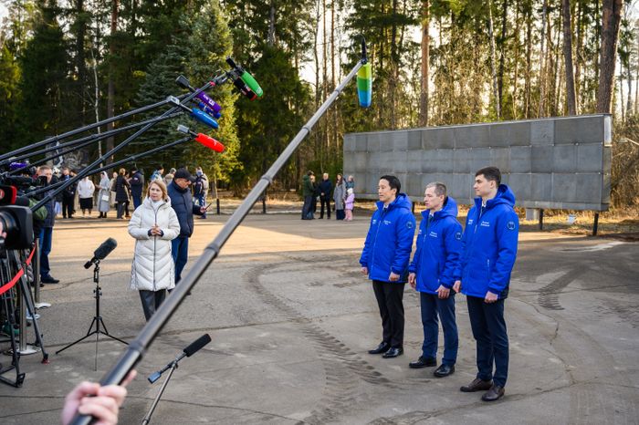 Торжественные проводы основного экипажа космонавтов МКС-73 из Звездного городка