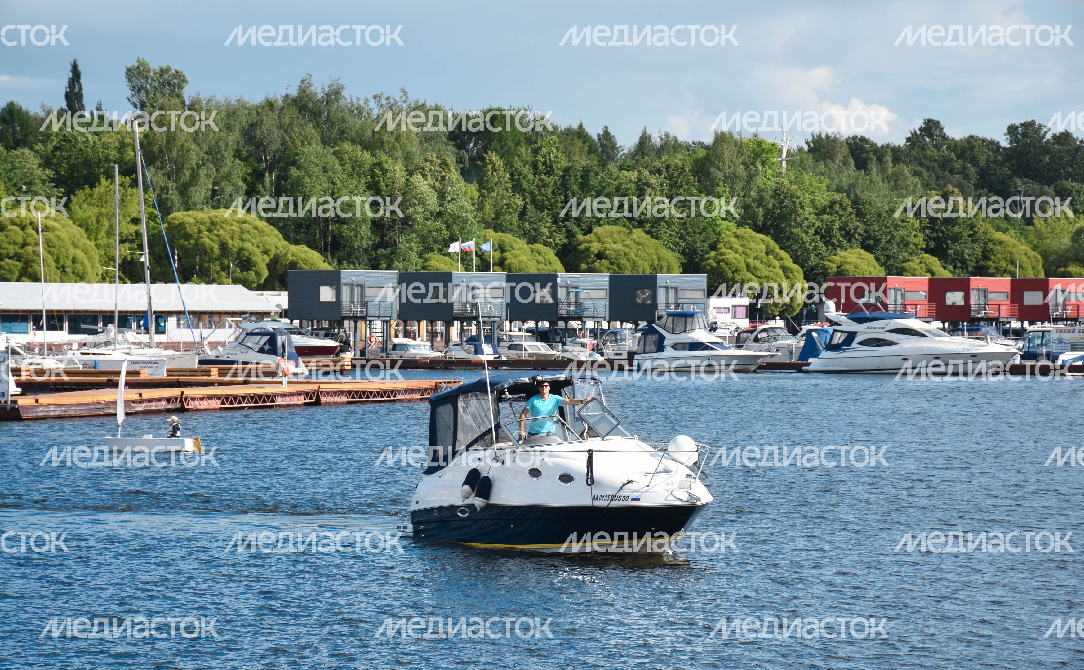 Московский международный яхтенный порт в Долгопрудном