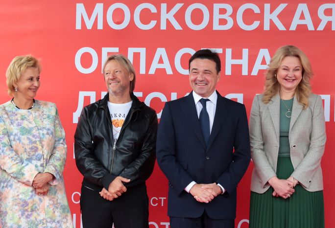 Закладка камня в основание многопрофильного детского центра «Московская областная детская больница» в Красногорске