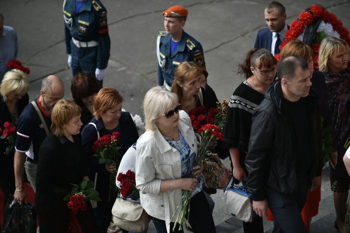 Прощание с погибшими членами экипажа самолета Ил-76 в Жуковском