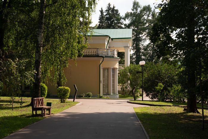 Выставка "Здесь Немирович" в музее-заповеднике "Горки Ленинские"