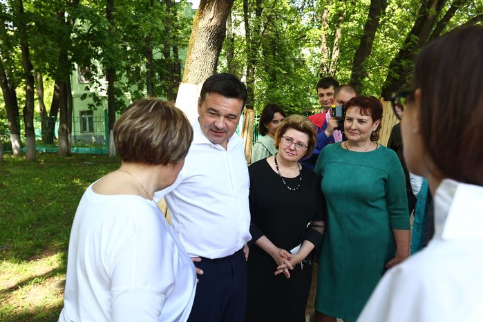 Проверка губернатором Подмосковья хода благоустройства парка усадьбы Крафта в Королеве