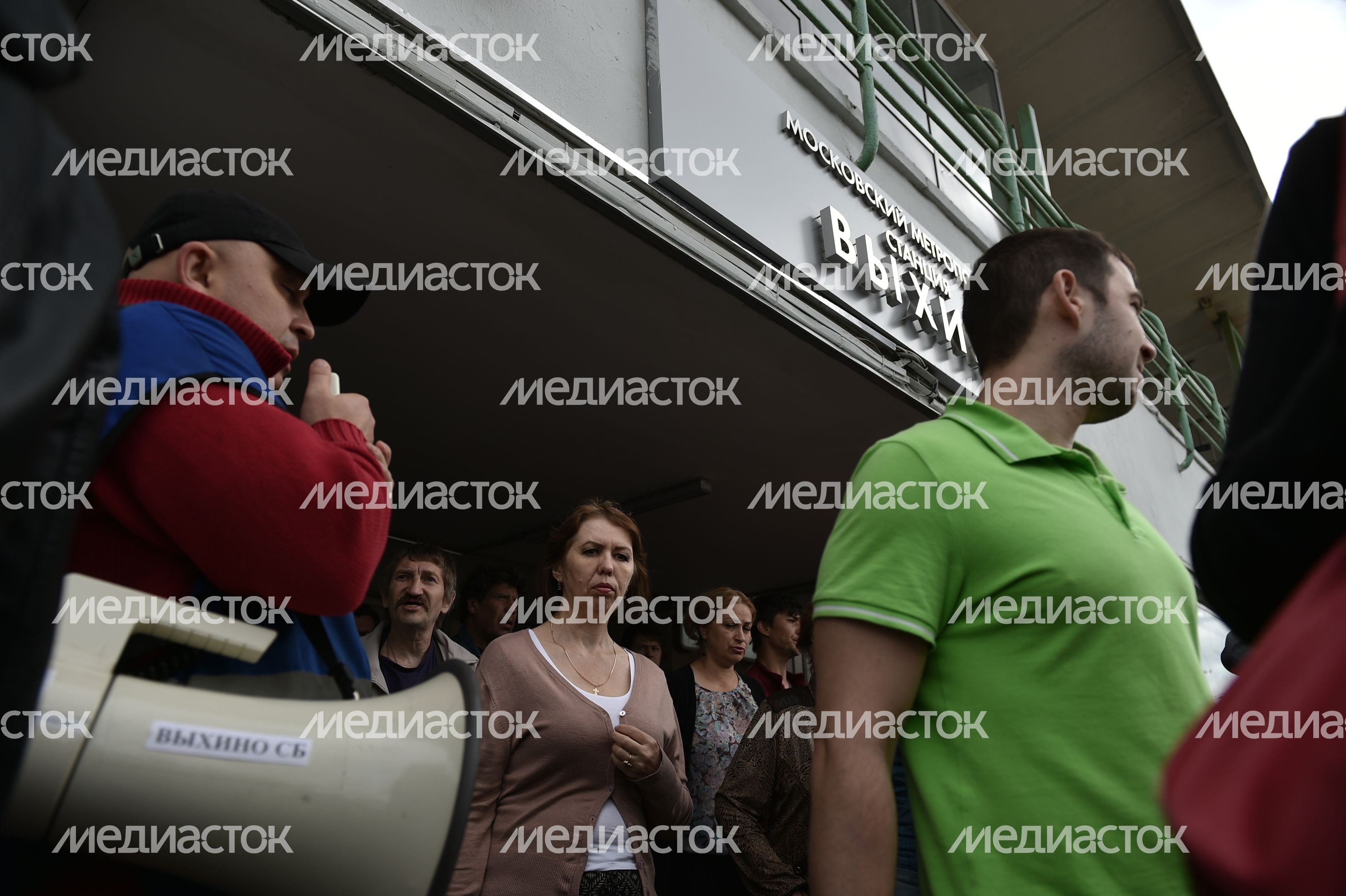 Транспортный коллапс из-за пожара возле станции «Выхино» в Москве