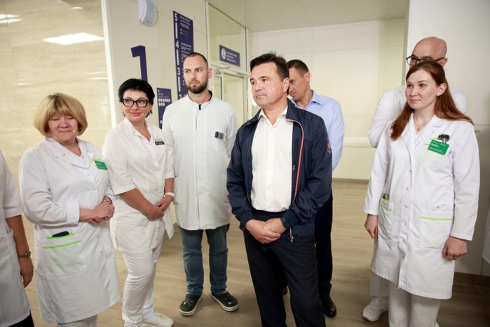 Андрей Воробьев пообщался с медицинским персоналом и пациентами новой комплексной поликлиники в Королёве