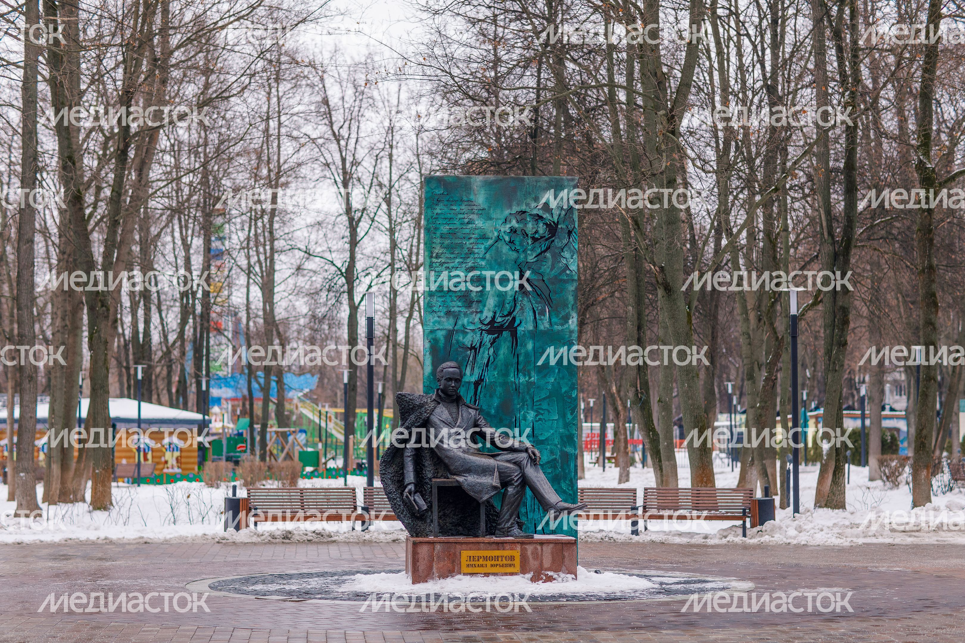 Памятник М.Ю. Лермонтову в парке культуры и отдыха им. В. Талалихина в Подольске Памятник М.Ю. Лермонтову в парке культуры и отдыха им. В. Талалихина в Подольске
