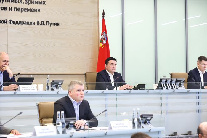 Совещание губернатора с руководящим составом правительства региона и главами округов
