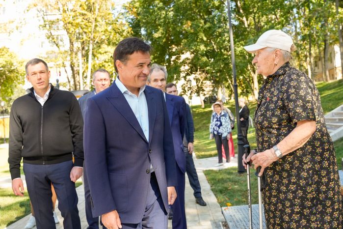 Андрей Воробьев и Владимир Мединский открыли новый сквер в усадьбе "Лыткарино"