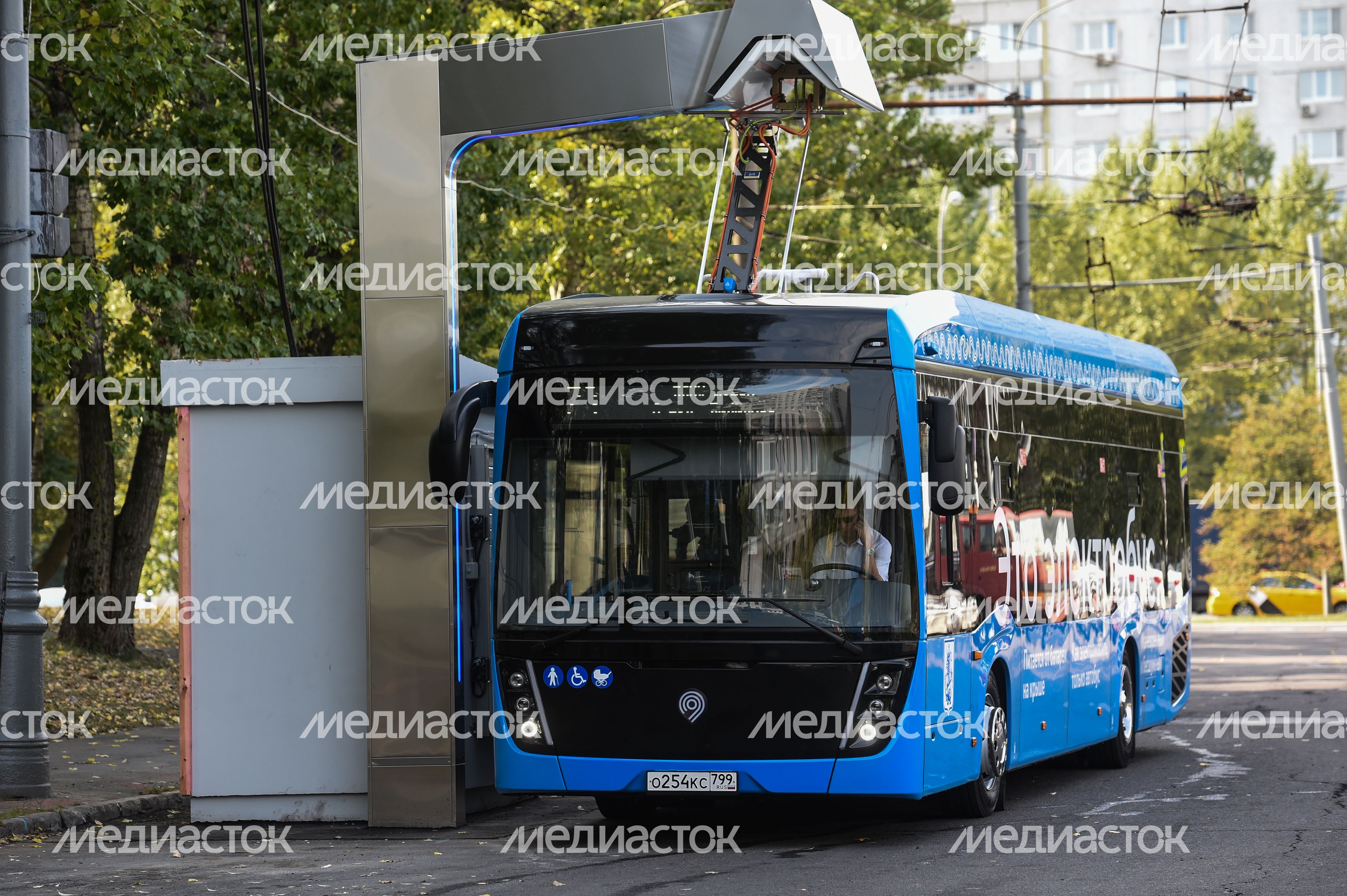 Первый электробус вышел на маршрут в Москве
