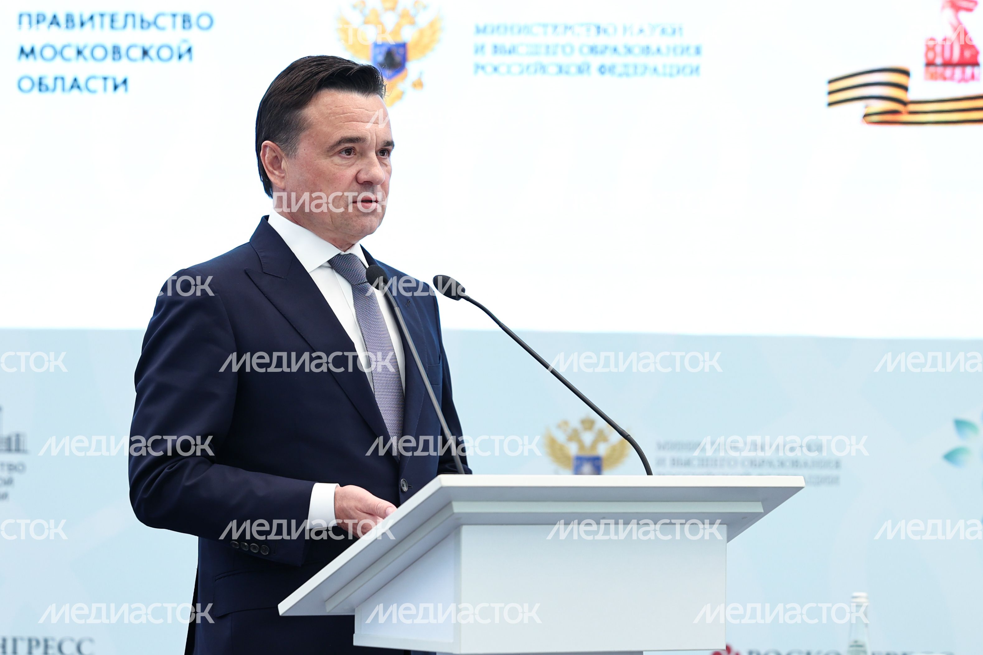 Андрей Воробьев на пленарной сессии форума "Россия и мир: тренды здорового долголетия" Андрей Воробьев на пленарной сессии форума "Россия и мир: тренды здорового долголетия"
