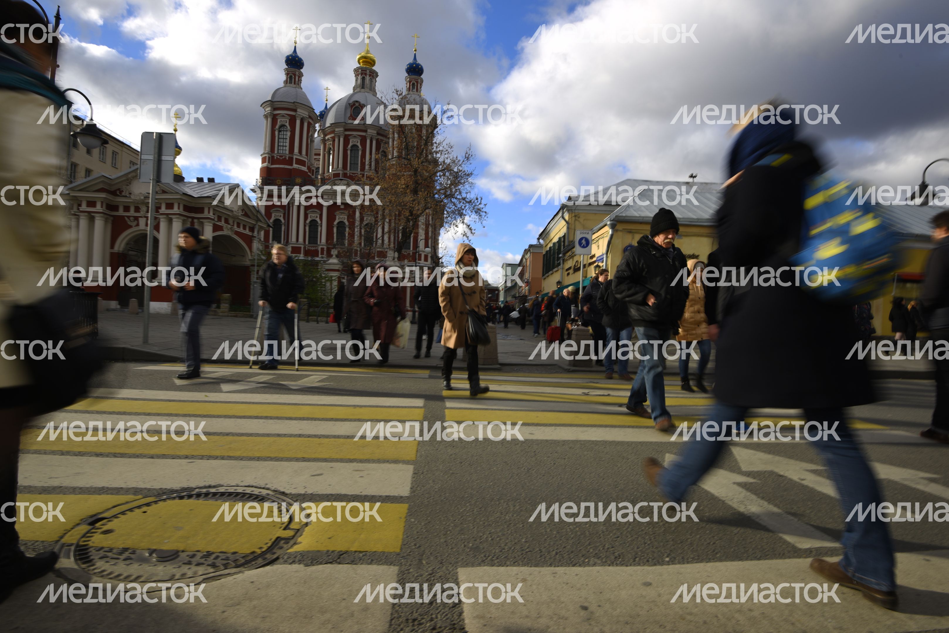 Двойной пешеходный переход на Пятницкой улице в Москве