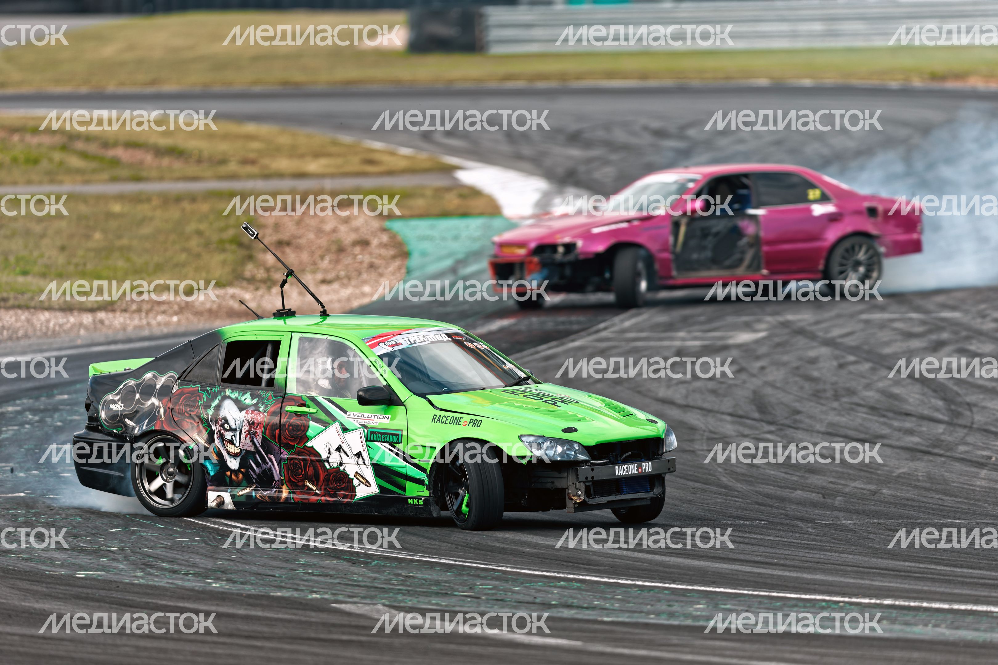Дрифт-гонка автомобилей по автодрому Moscow Raceway на фестивале «Дрифт Экспо» в Волоколамске Дрифт-гонка автомобилей по автодрому Moscow Raceway на фестивале «Дрифт Экспо» в Волоколамске
