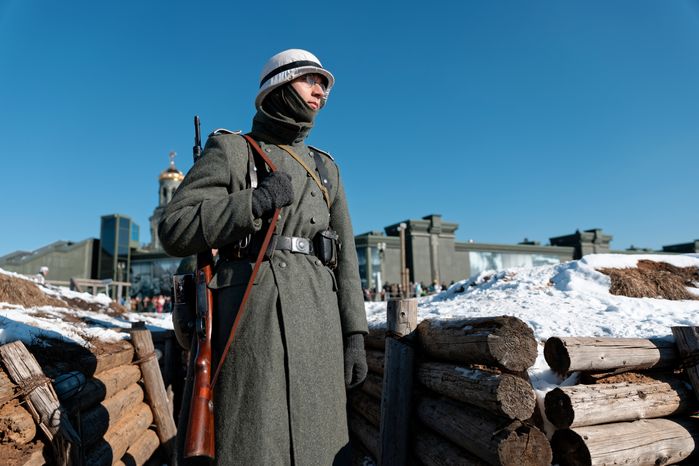 Военно-историческая реконструкция битвы за Сталинград у храма ВС РФ в Кубинке