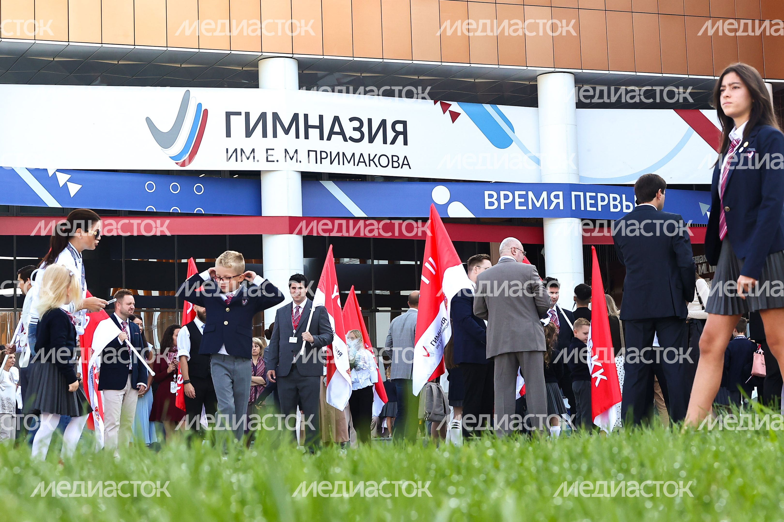 Торжественная линейка в гимназии им. Е.М. Примакова с участием Губернатора Подмосковья