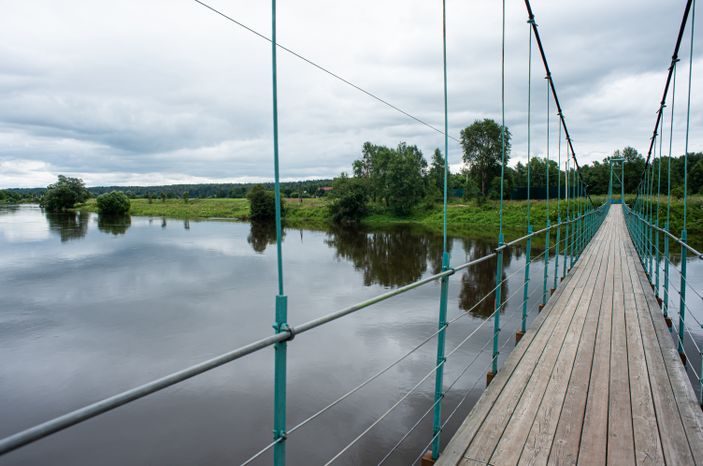 Подвесной мост у села Каринское
