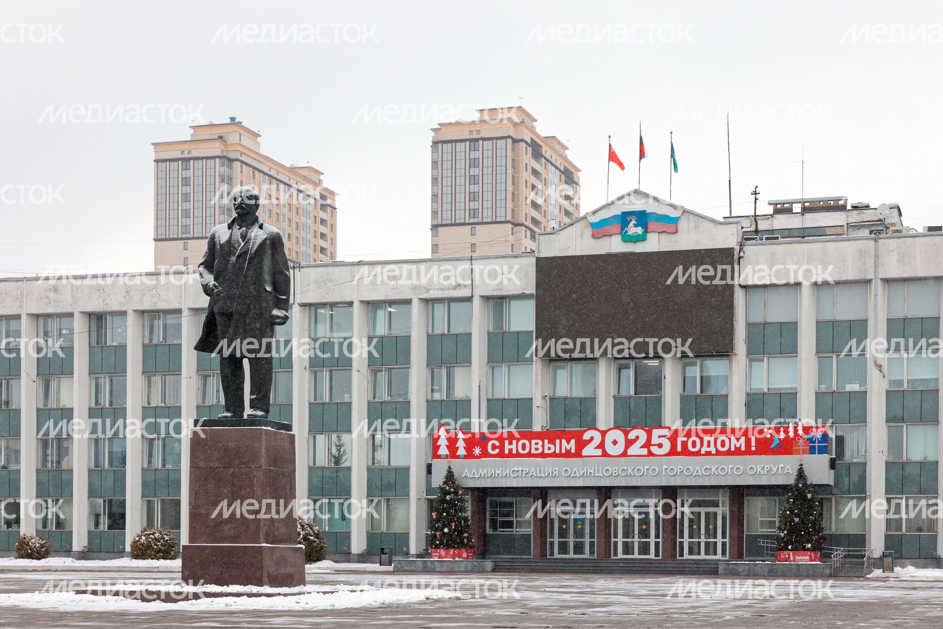 Центральную площадь Одинцово украсили к Новому году Центральную площадь Одинцово украсили к Новому году