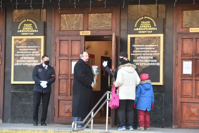 Церемония прощания с Арменом Джигарханяном в Москве