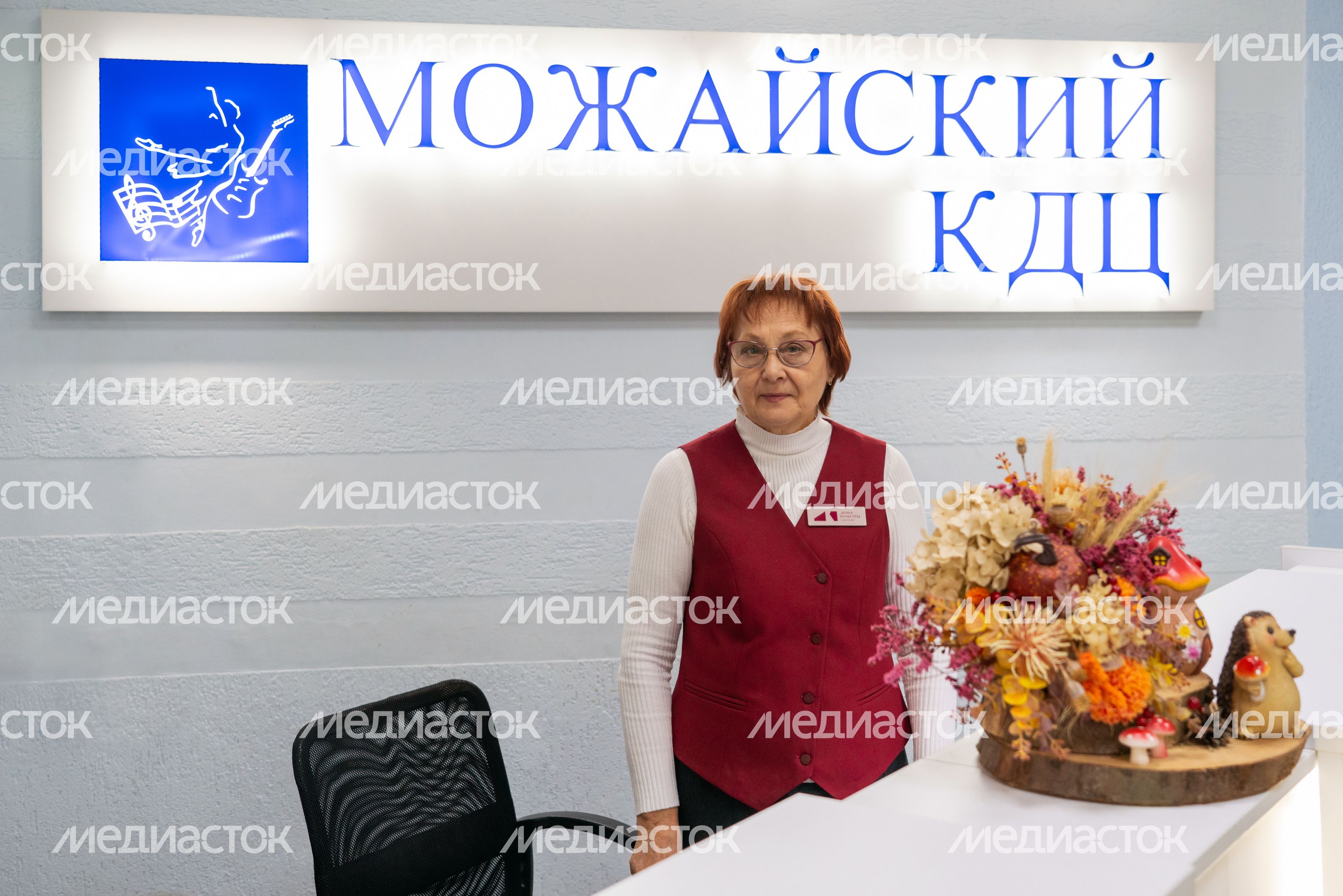Униформа сотрудников Можайского культурного досугового центра оформлена в едином стиле проекта «Умный ДК» Униформа сотрудников Можайского культурного досугового центра оформлена в едином стиле проекта «Умный ДК»