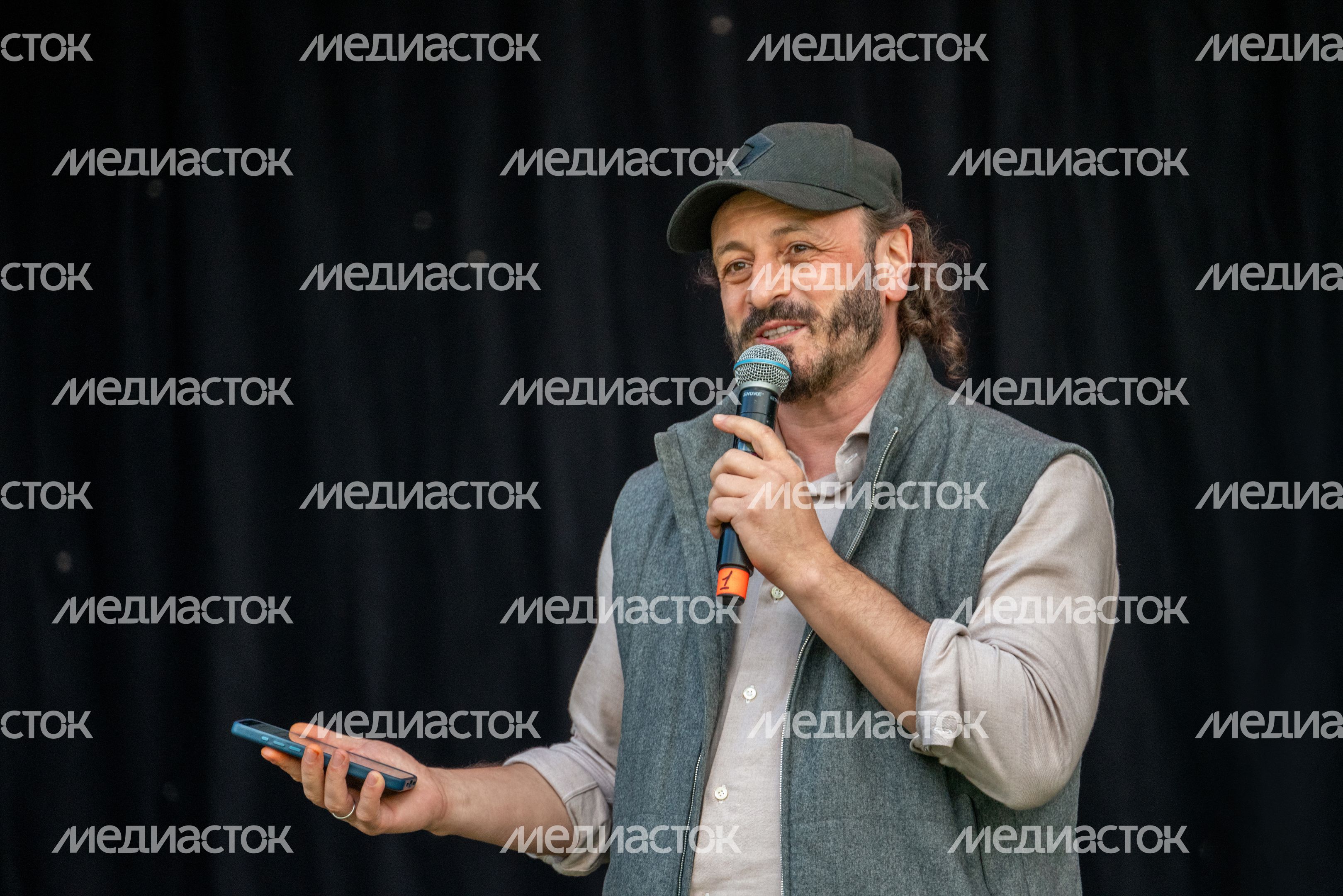 Продюсер Илья Авербух на культурном фестивале «Каникулы» в музее-заповеднике «Горки Ленинские» Ленинского округа Продюсер Илья Авербух на культурном фестивале «Каникулы» в музее-заповеднике «Горки Ленинские» Ленинского округа