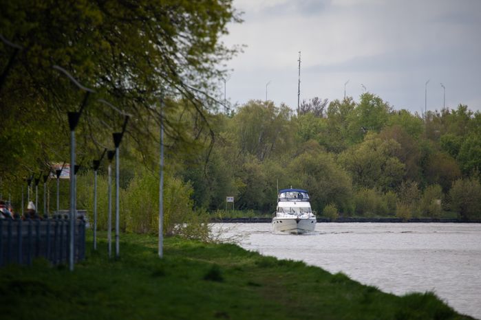 Теплоход на Химкинском водохранилище в Подмосковье