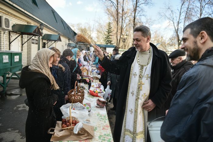 Пасхальное священие куличей и яиц
