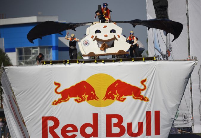 Фестиваль самодельных летательных аппаратов Red Bull Flugtag 2015