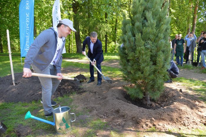 Субботник в музее-усадьбе «Архангельское» с участием губернатора Подмосковья