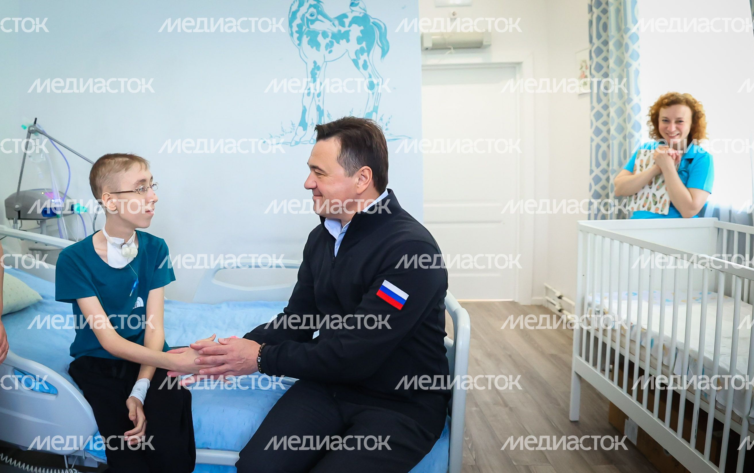 Губернатор и протоиерей Александр Ткаченко навестили юных пациентов Московского областного хосписа