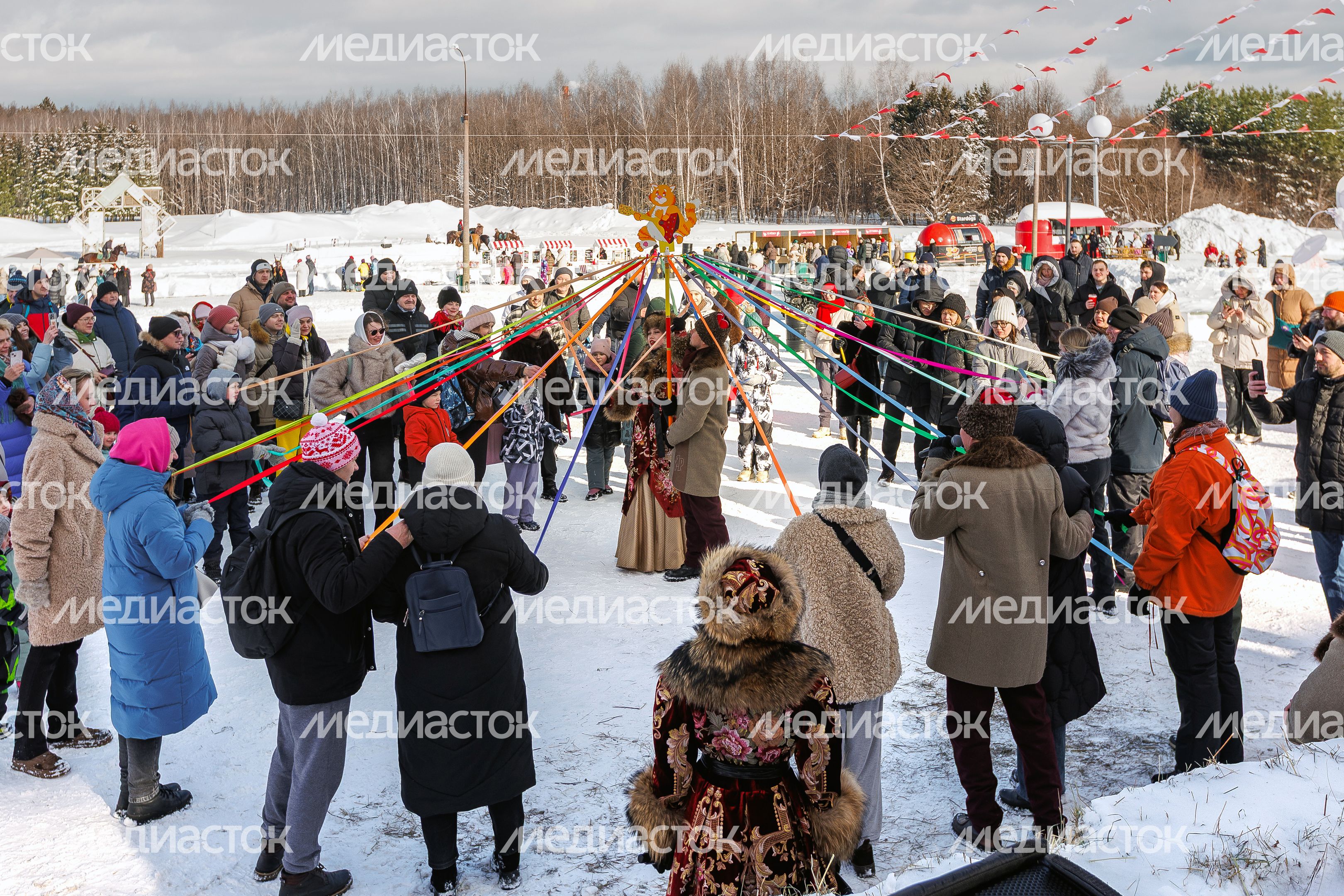 Гулянья на главной Масленице России в Горках Ленинских Гулянья на главной Масленице России в Горках Ленинских