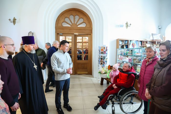 Андрей Воробьев поздравил со Светлой Пасхой прихожан храма Рождества Иоанна Предтечи