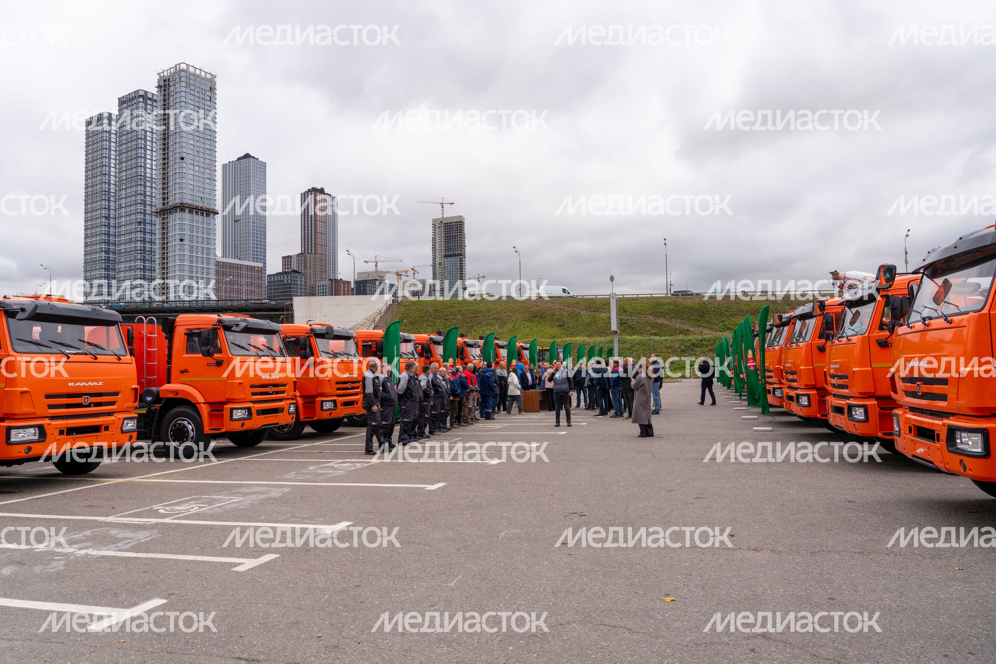 Новая коммунальная техника для автопарка предприятий ЖКХ Подмосковья Новая коммунальная техника для автопарка предприятий ЖКХ Подмосковья