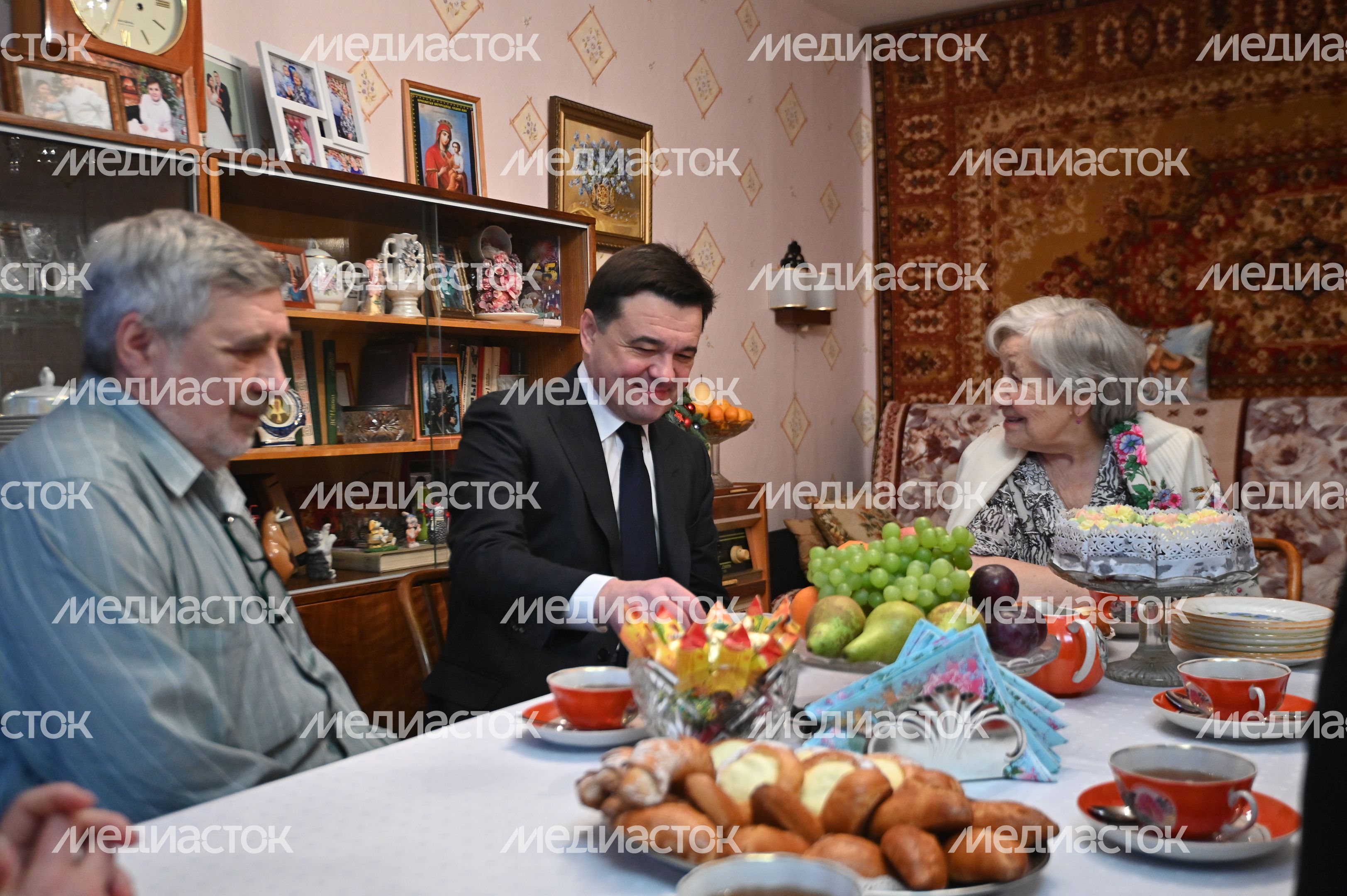 Поздравление с 90-летием и Новым годом жительницы Красногорска