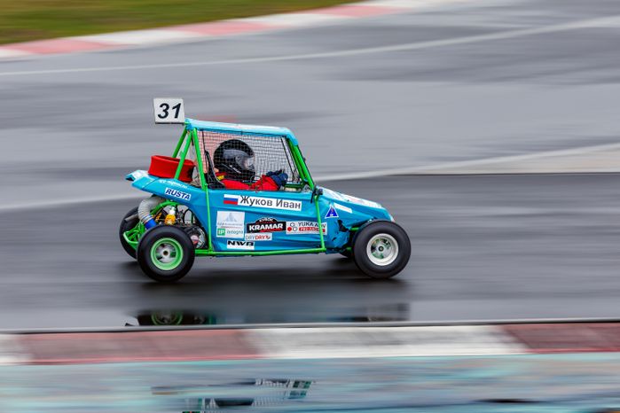Детский заезд на мини-багги на гоночной трассе ADM Raceway в Мячково