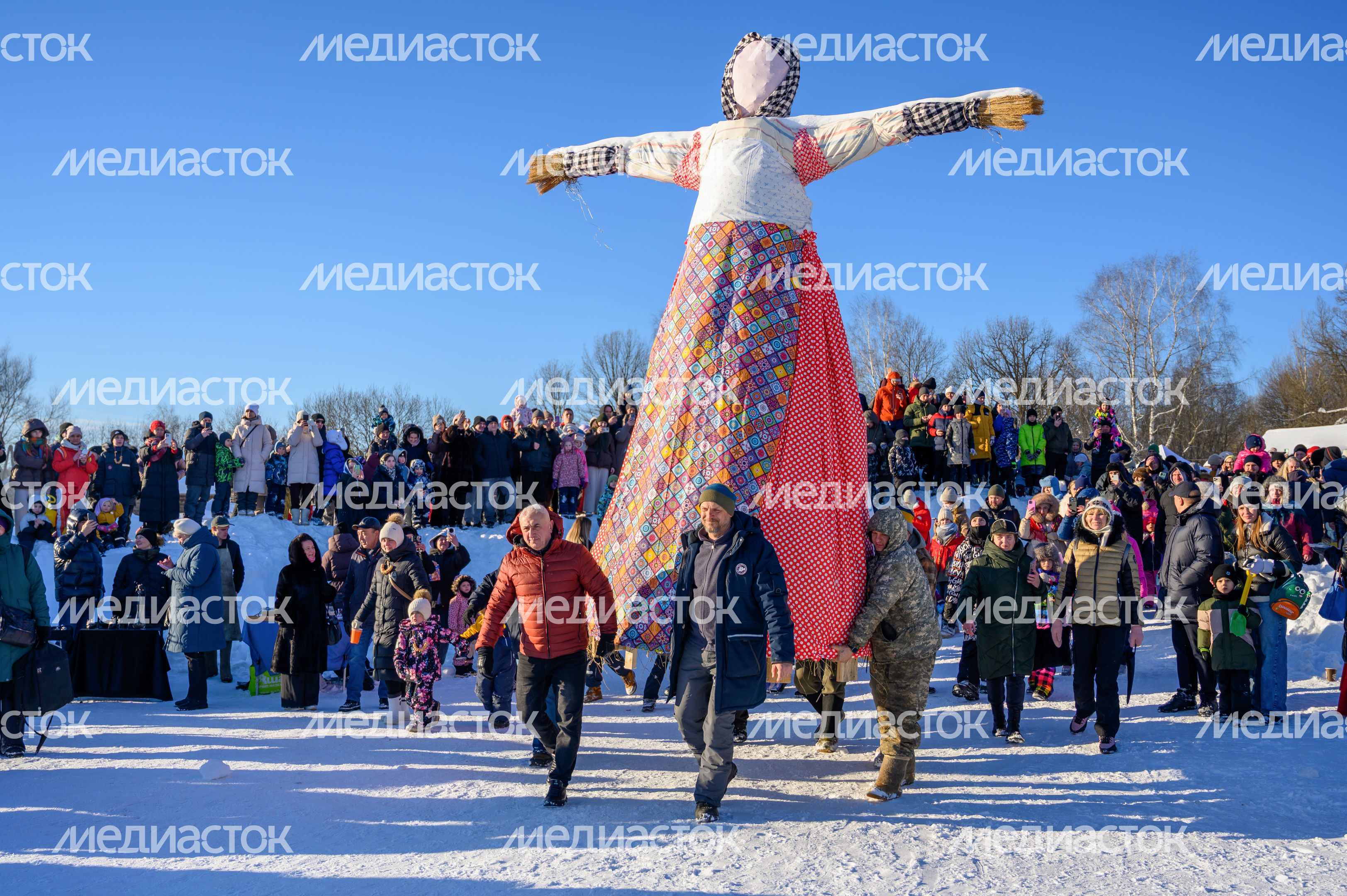 Сожжение чучела на Масленице в Мураново Сожжение чучела на Масленице в Мураново