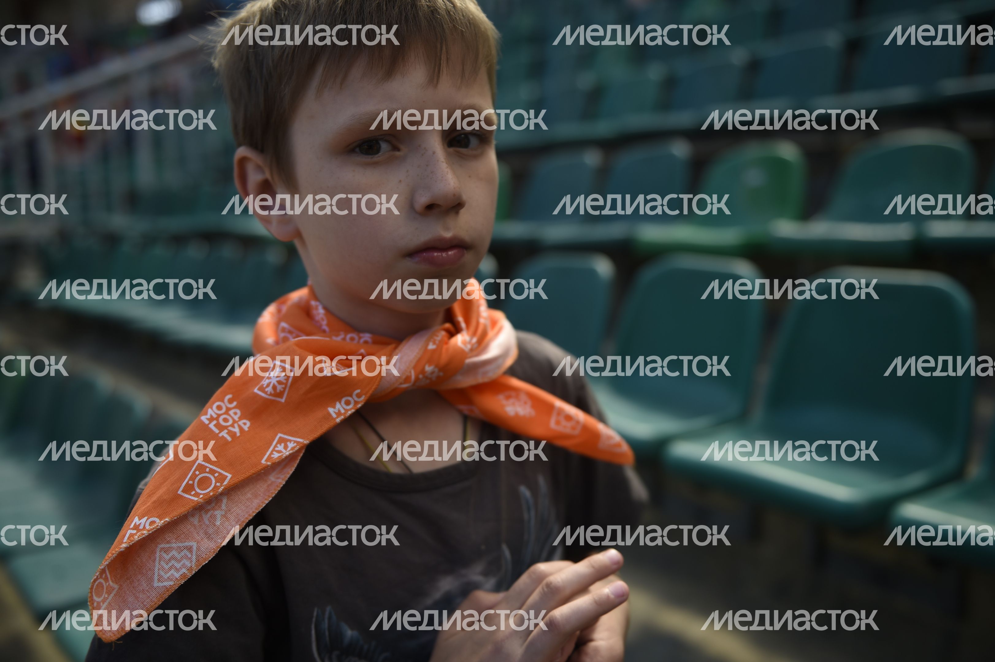 Дети отправляются на отдых в летние лагеря из Москвы