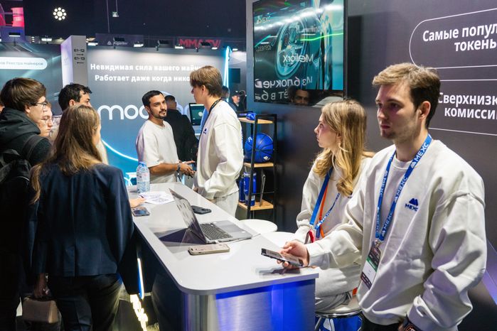 Выставочный стенд на форуме по криптовалютам и блокчейн-технологиям CRYPTO SUMMIT 2025 в Одинцово