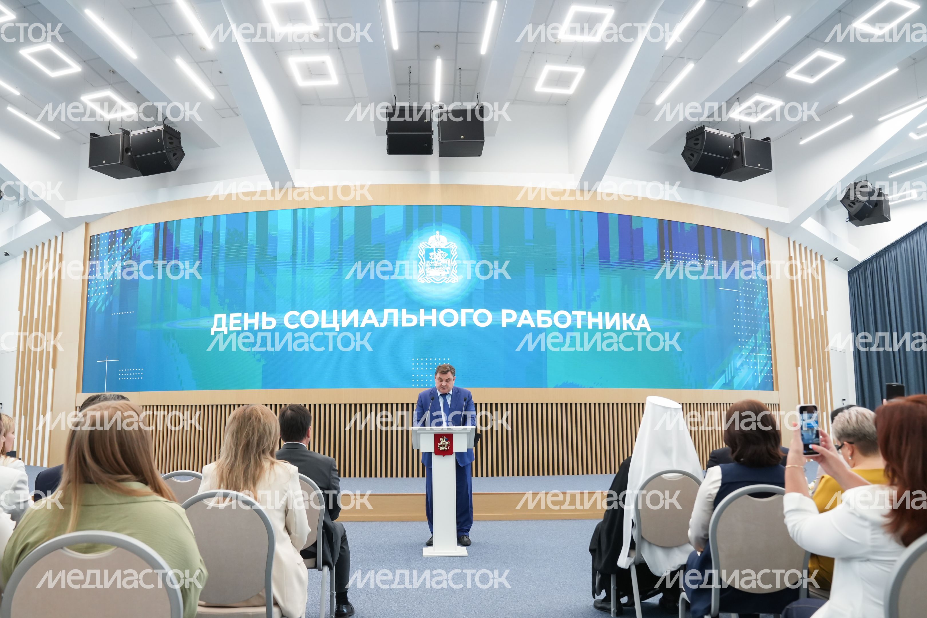 Соцработников Подмосковья поздравили с профессиональным праздником Соцработников Подмосковья поздравили с профессиональным праздником