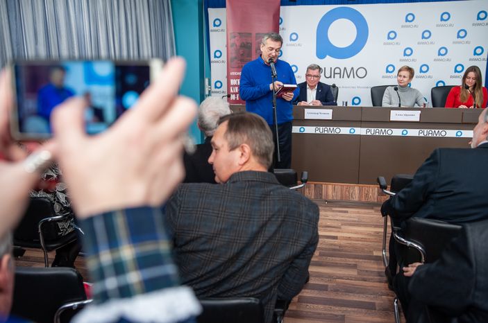 Презентация книги Александра Чумикова «Москва-400. Кам-са-мол! 90-е»