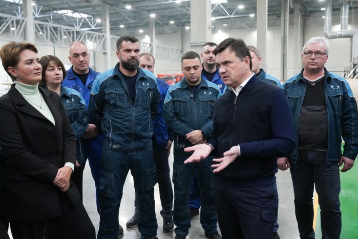 Андрей Воробьев посетил завод "Л-Пак" в Кашире