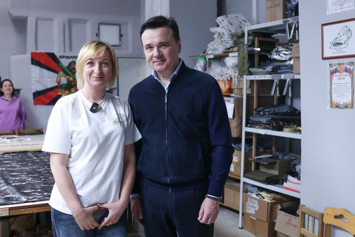 Андрей Воробьев посетил мастерскую волонтерского объединения «Zамаскируем СВОих»