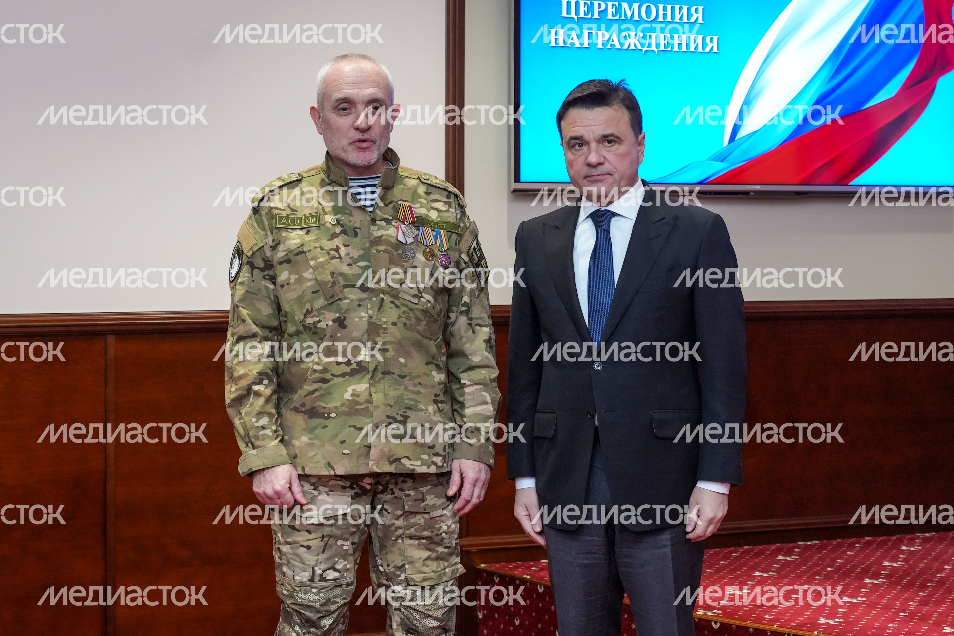 Вручение добровольцам отряда БАРС медалей "За храбрость" II степени Вручение добровольцам отряда БАРС медалей "За храбрость" II степени