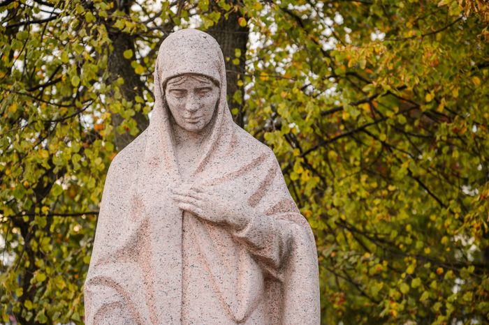 Бронницы. Памятник Матерям и вдовам защитников Отечества