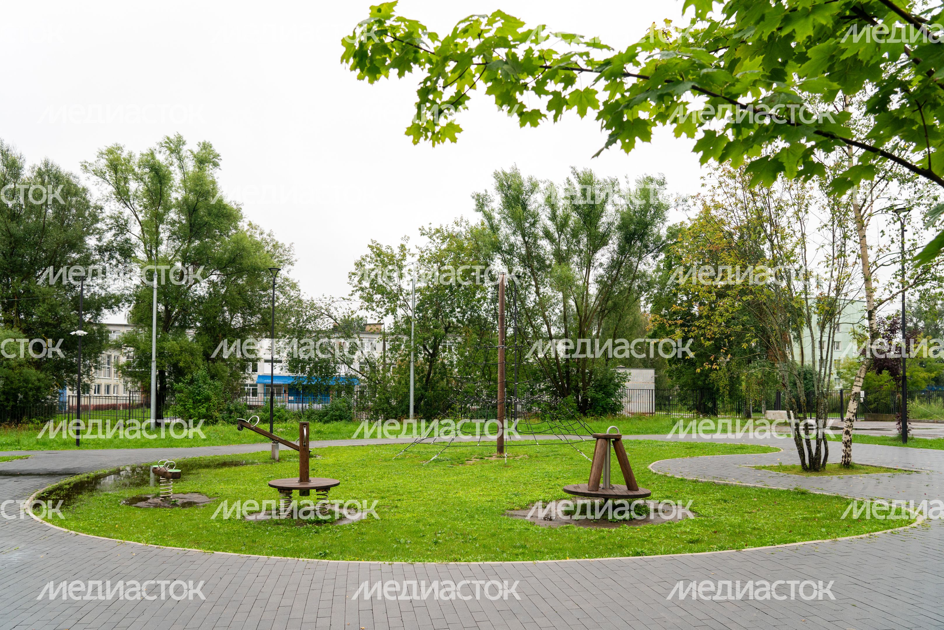 Школьный сквер по улице Текстильная в Высоковске округа Клин