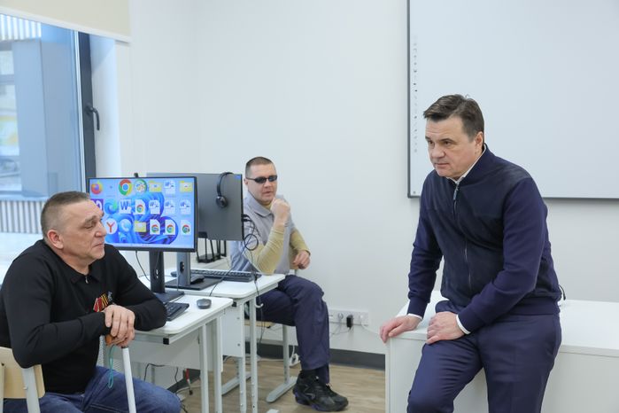 Андрей Воробьев навестил раненых бойцов в центре им. Мещерякова