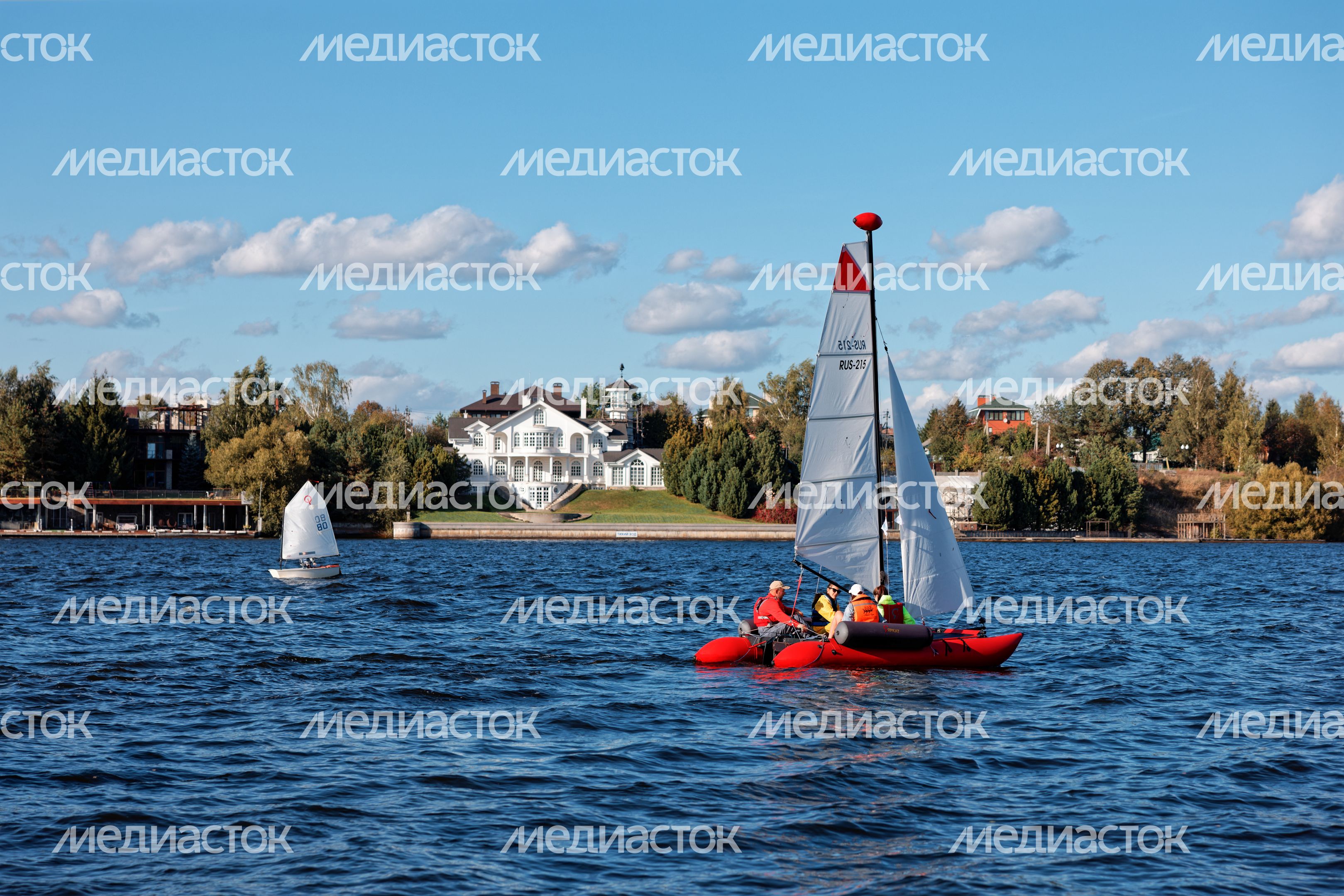 Международная парусная регата на Пироговском водохранилище Международная парусная регата на Пироговском водохранилище