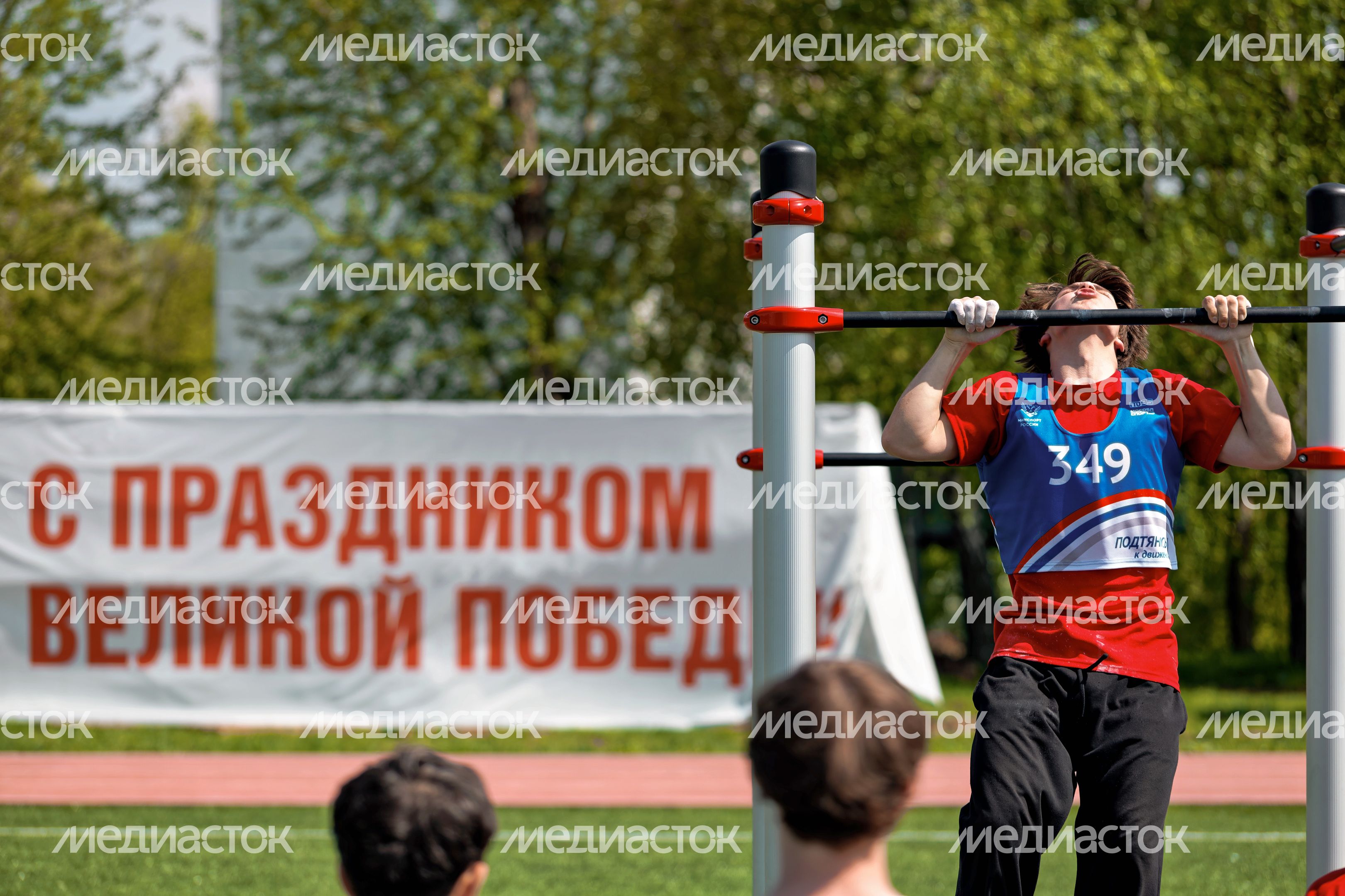 Региональный этап сдачи ГТО среди учащихся Московской области в Дзержинском округа Люберцы: подтягивание Региональный этап сдачи ГТО среди учащихся Московской области в Дзержинском округа Люберцы: подтягивание