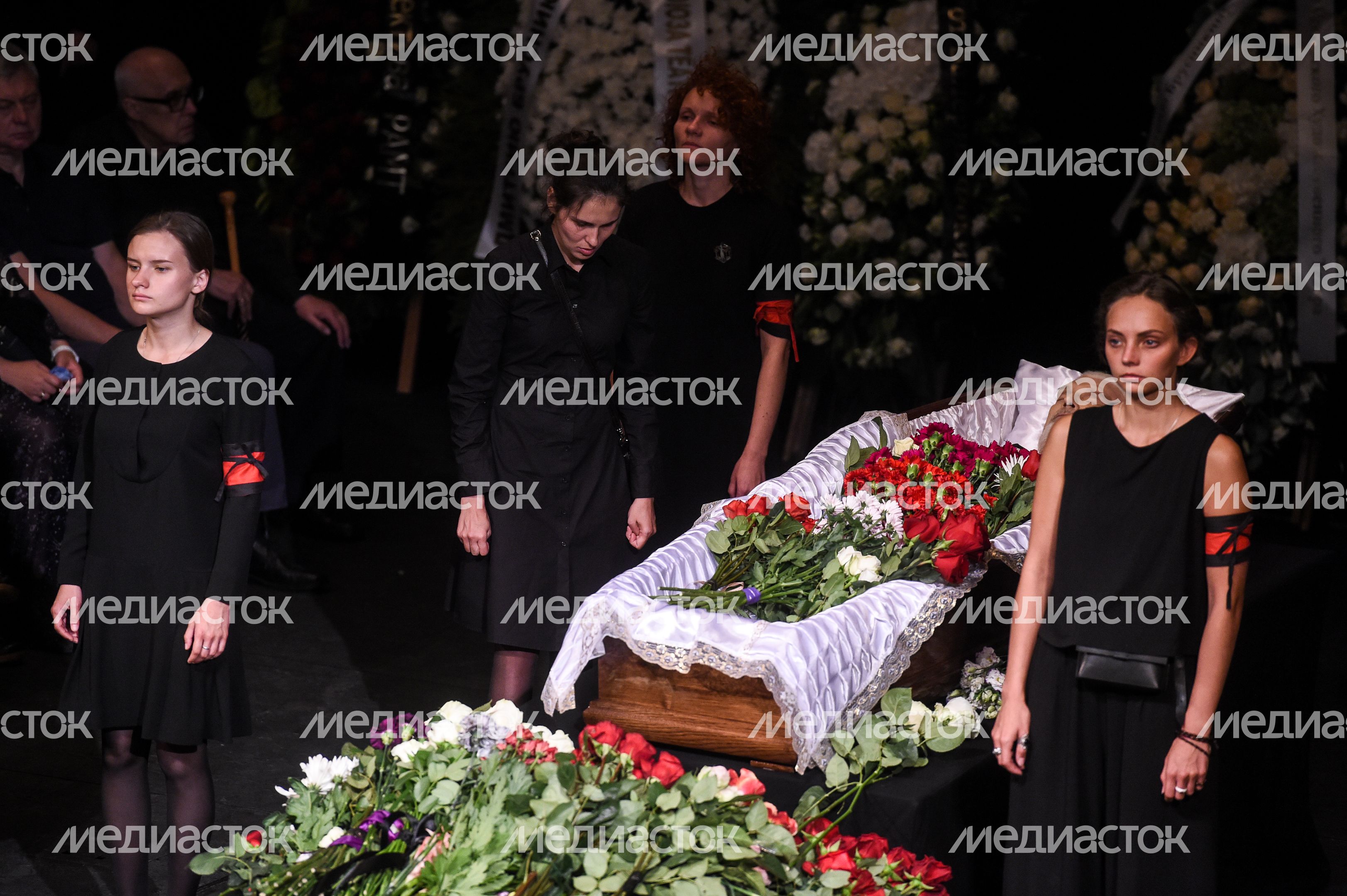 Церемония прощания с актером Дмитрием Брусникиным в Москве Церемония прощания с актером Дмитрием Брусникиным в Москве
